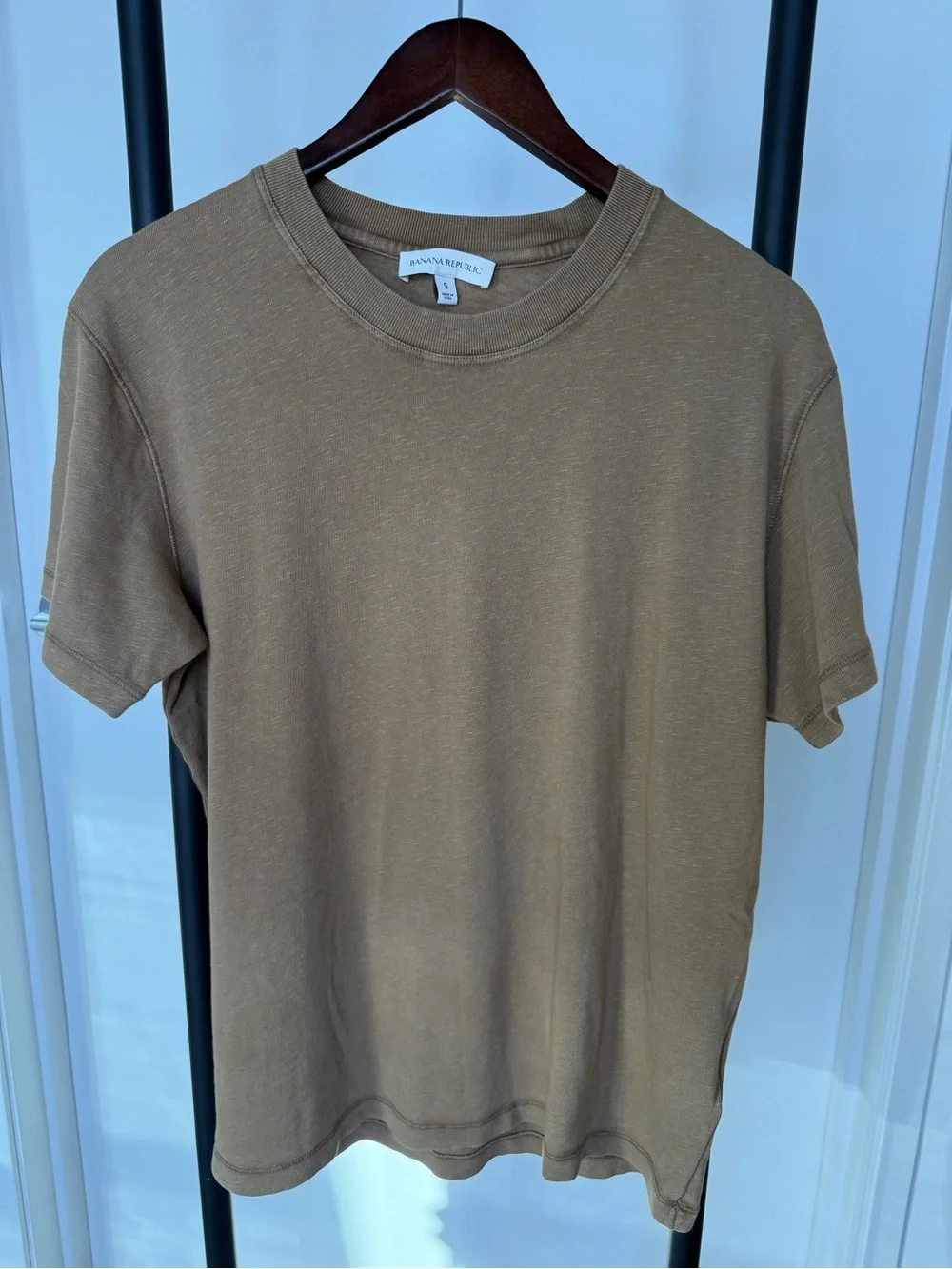 Banana Republic Men's Short Sleeve Crewneck T-Shirt — Camel/Brown